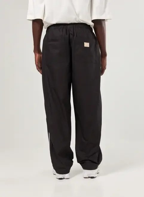 calça super baggy sarja preta com listras calça super baggy sarja preta com listras