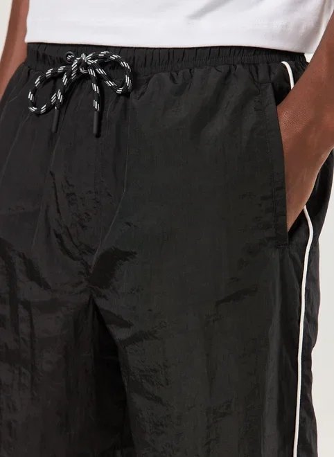 bermuda esportiva listra lateral bermuda esportiva listra lateral