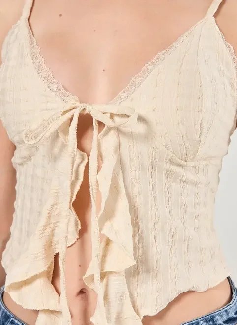 blusa off-white textura e amarração blusa off-white textura e amarração