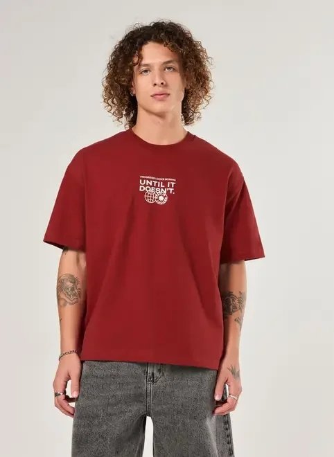 camiseta box vermelha em malhão escrito camiseta box vermelha em malhão escrito