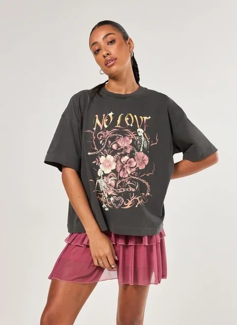 camiseta box estonada caveiras e flores camiseta box estonada caveiras e flores