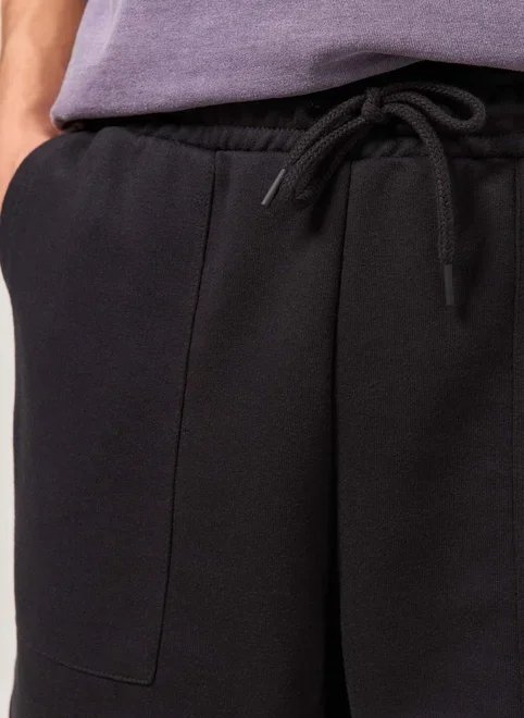 bermuda moletinho preta costuras marcantes bermuda moletinho preta costuras marcantes