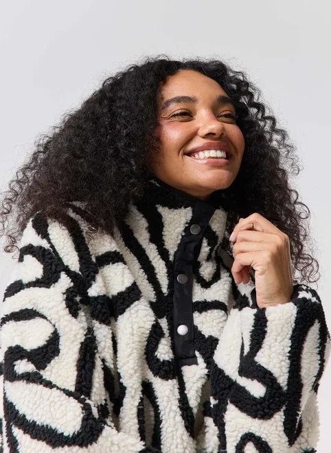 blusa oversized manga longa pelinhos flores blusa oversized manga longa pelinhos flores
