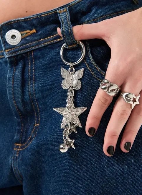 chaveiro prateado estrela e borboleta chaveiro prateado estrela e borboleta