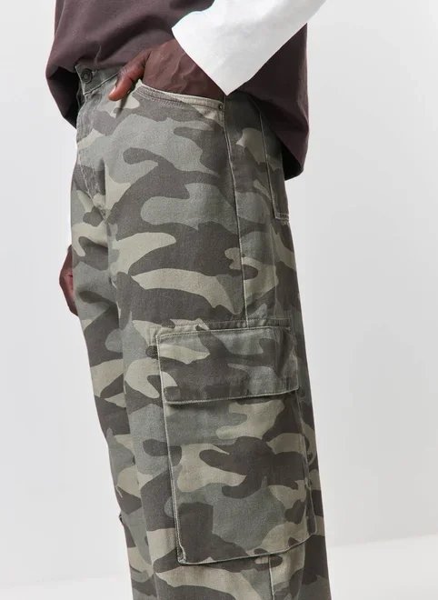 calça sarja oversized camuflada calça sarja oversized camuflada