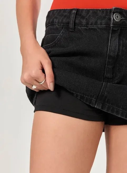 saia jeans preta com short embutido saia jeans preta com short embutido