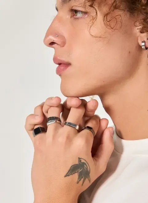 conjunto 5 anéis prateados resina preta conjunto 5 anéis prateados resina preta