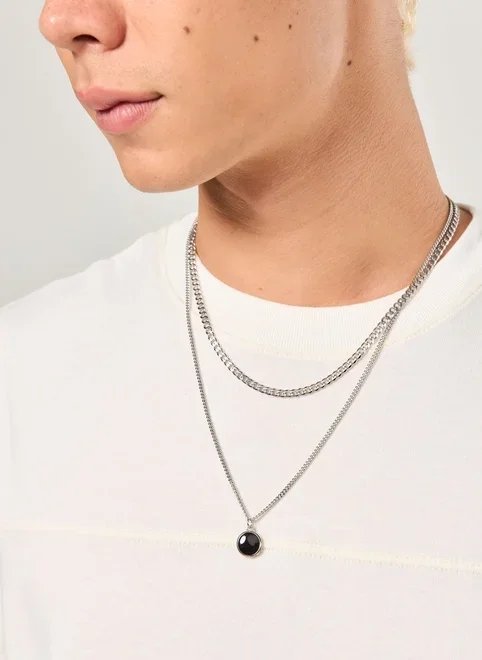 conjunto 2 correntes prateadas plaquinha preta conjunto 2 correntes prateadas plaquinha preta