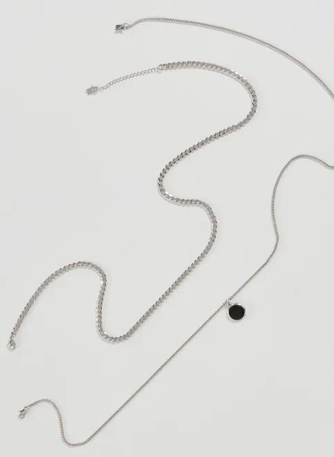 conjunto 2 correntes prateadas plaquinha preta conjunto 2 correntes prateadas plaquinha preta