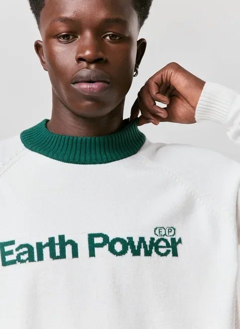tricô off-white com gola verde tricô off-white com gola verde
