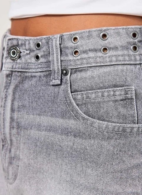 short jeans ilhós no cós short jeans ilhós no cós