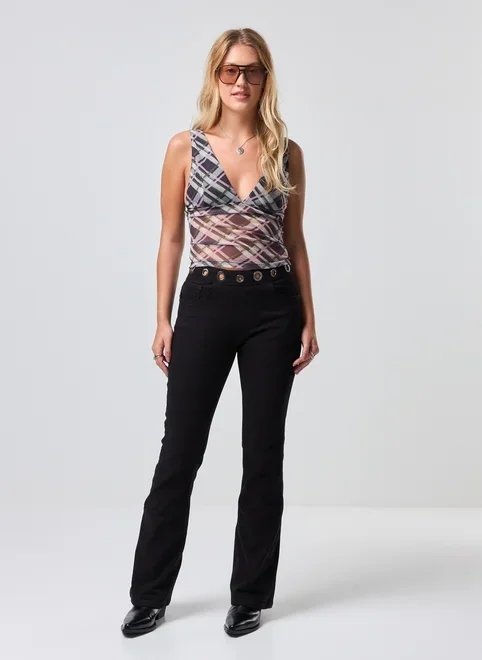 calça flare sarja preta cós ilhós calça flare sarja preta cós ilhós