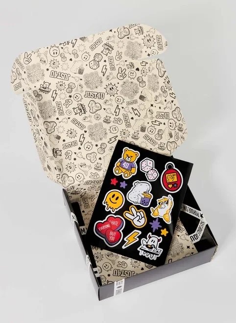 caixa de presente com adesivos caixa de presente com adesivos