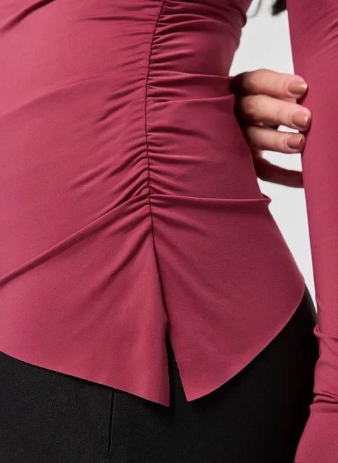 blusa manga longa poliamida barra assimétrica blusa manga longa poliamida barra assimétrica