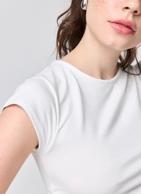 blusa manga curta off‑white franzido blusa manga curta off‑white franzido