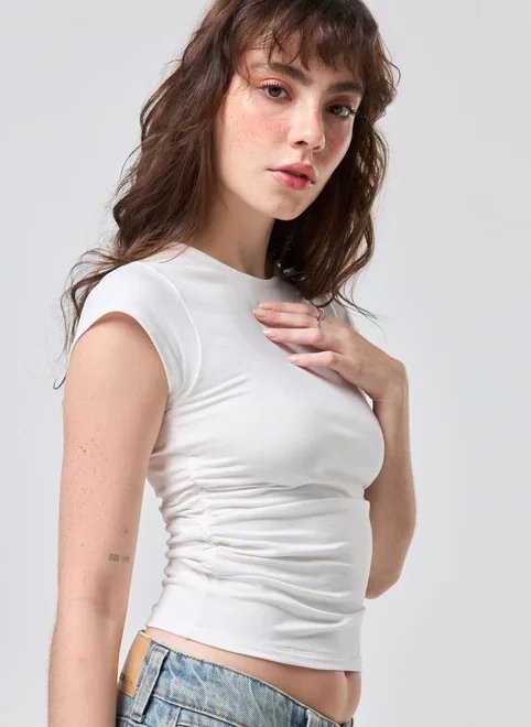 blusa manga curta off‑white franzido blusa manga curta off‑white franzido