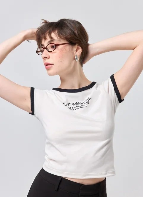 camiseta mc regular silk lettering:pp:off-white camiseta mc regular silk lettering:pp:off-white