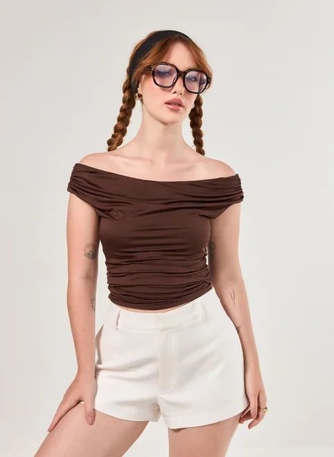 cropped ombro a ombro franzido cropped ombro a ombro franzido