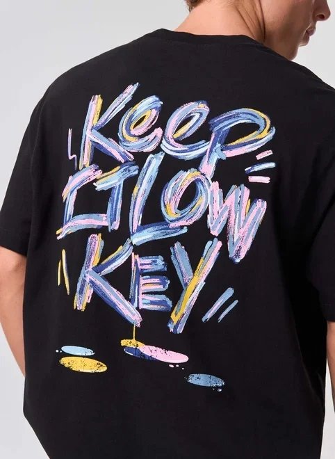 camiseta relaxed malhão escrito costas camiseta relaxed malhão escrito costas