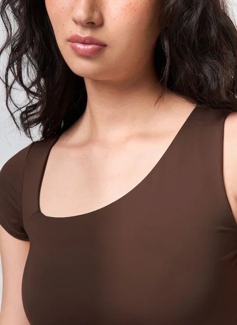 cropped poliamida mangas assimétricas cropped poliamida mangas assimétricas