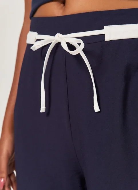 calça azul-marinho amarração contrastante calça azul-marinho amarração contrastante