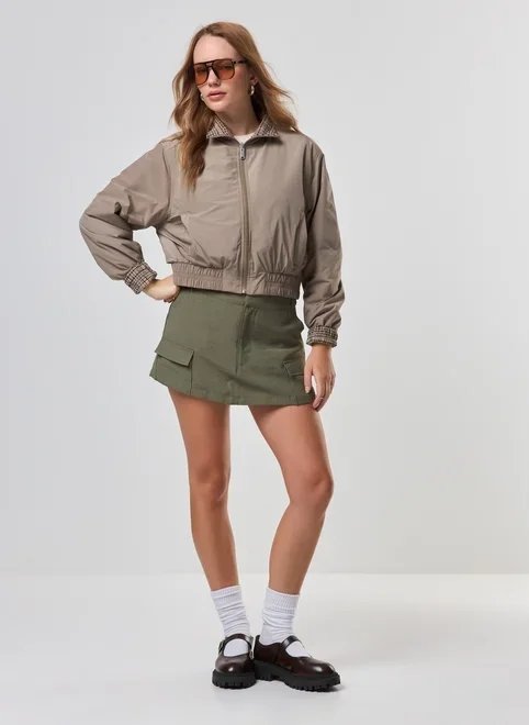 short saia cargo alfaiatado verde militar short saia cargo alfaiatado verde militar