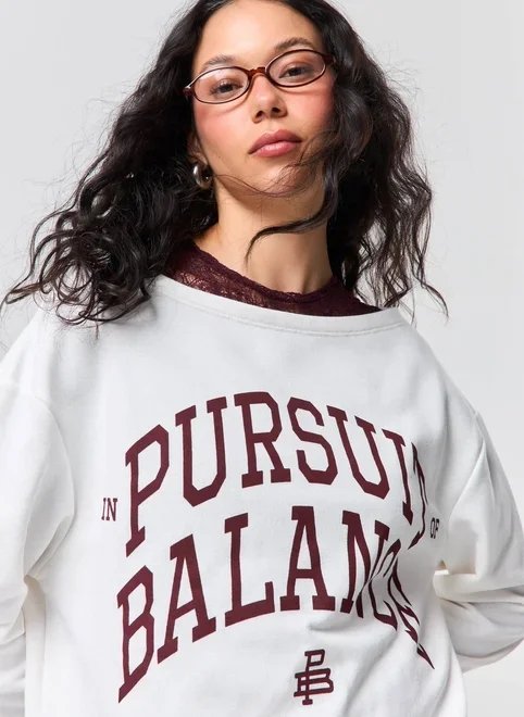 moletom branco decote canoa estampa college moletom branco decote canoa estampa college