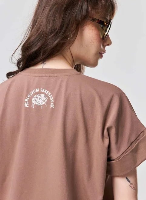 camiseta oversized marrom floricultura camiseta oversized marrom floricultura