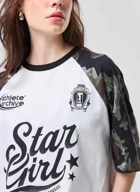 camiseta box raglan off‑white camuflada camiseta box raglan off‑white camuflada