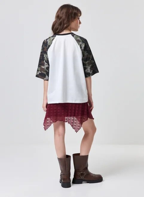 camiseta box raglan off‑white camuflada camiseta box raglan off‑white camuflada