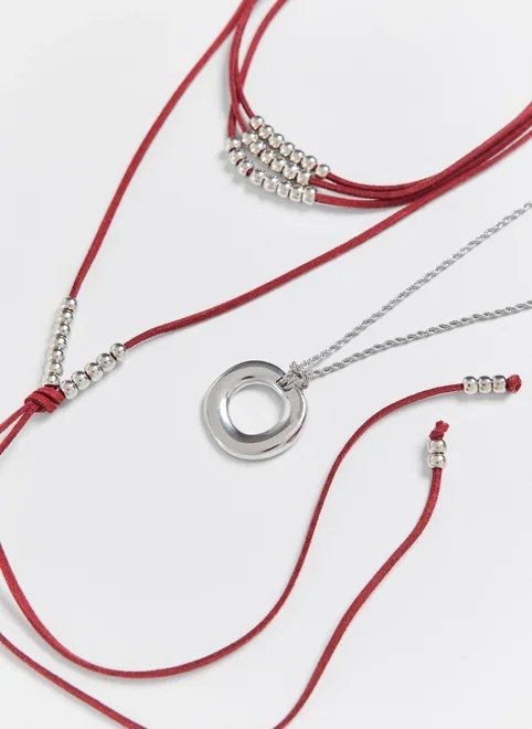 conjunto 2 colares suede bordô e prateado conjunto 2 colares suede bordô e prateado