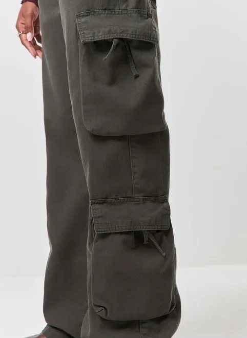 calça sarja cargo cintura baixa calça sarja cargo cintura baixa