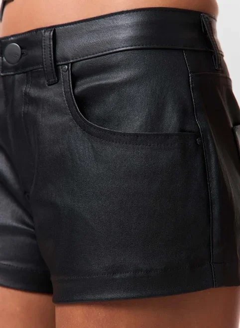 micro short sarja com aspecto de couro micro short sarja com aspecto de couro