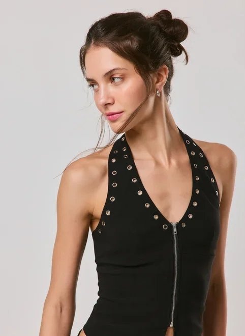 blusa frente única ilhoses e zíper blusa frente única ilhoses e zíper