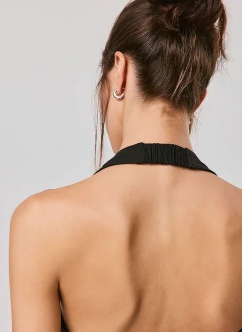 blusa frente única ilhoses e zíper blusa frente única ilhoses e zíper