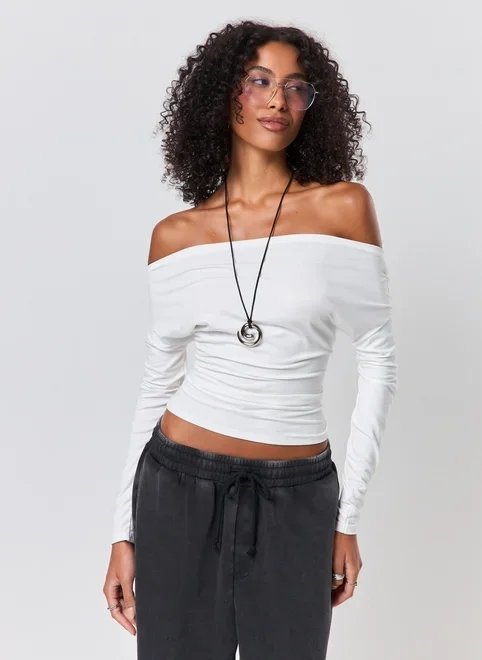 blusa ombro a ombro manga longa off-white blusa ombro a ombro manga longa off-white