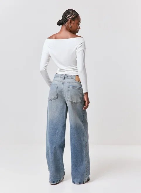 blusa ombro a ombro manga longa off-white blusa ombro a ombro manga longa off-white
