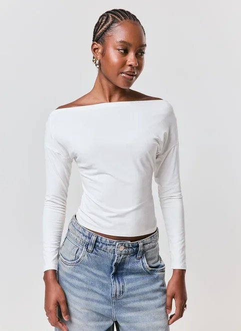 blusa ombro a ombro manga longa off-white blusa ombro a ombro manga longa off-white