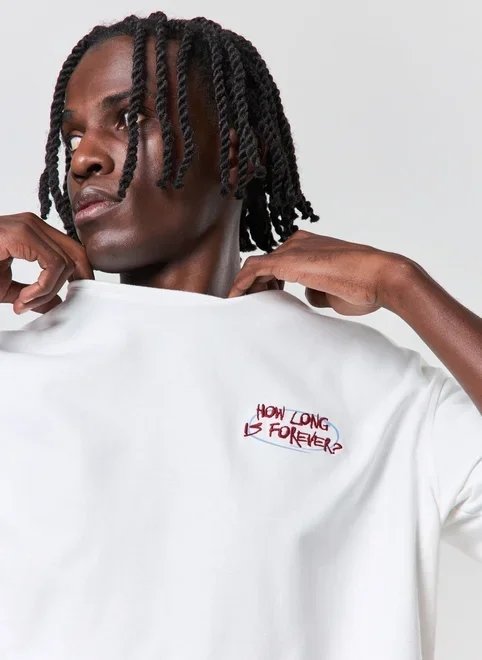 camiseta relaxed malhão bordado forever camiseta relaxed malhão bordado forever
