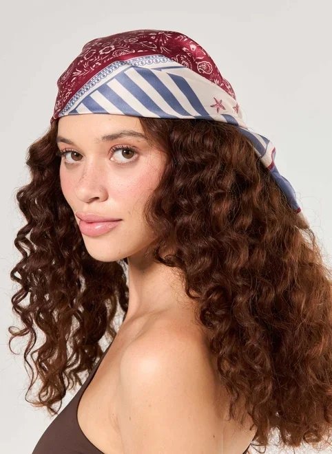 lenço estampado vermelho e azul lenço estampado vermelho e azul