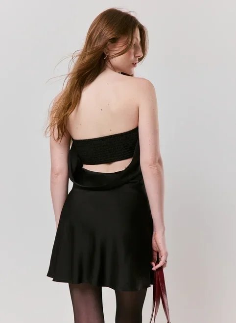 vestido curto em cetim vestido curto em cetim