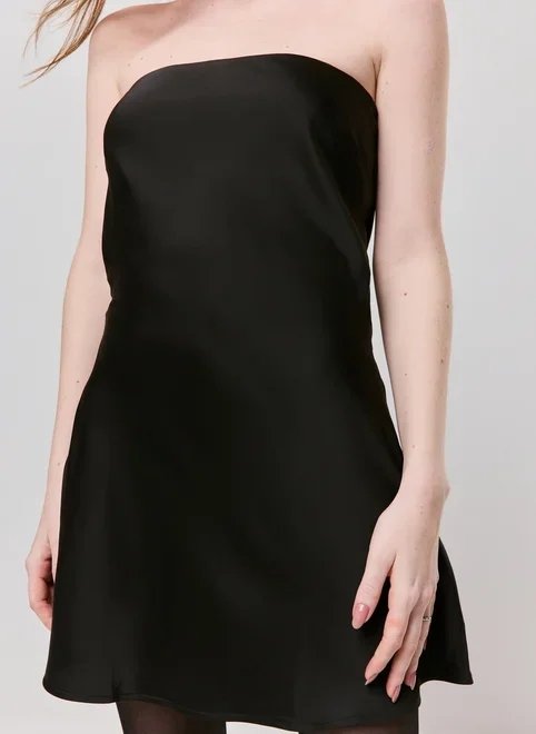 vestido curto em cetim vestido curto em cetim