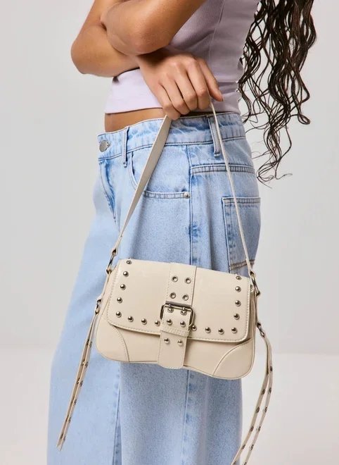 bolsa saddle com tachas e fivela bolsa saddle com tachas e fivela