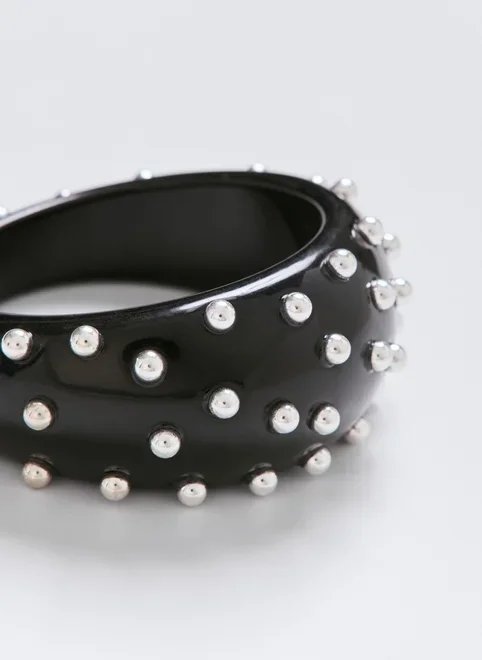 bracelete acrílico com aplicações metálicas bracelete acrílico com aplicações metálicas