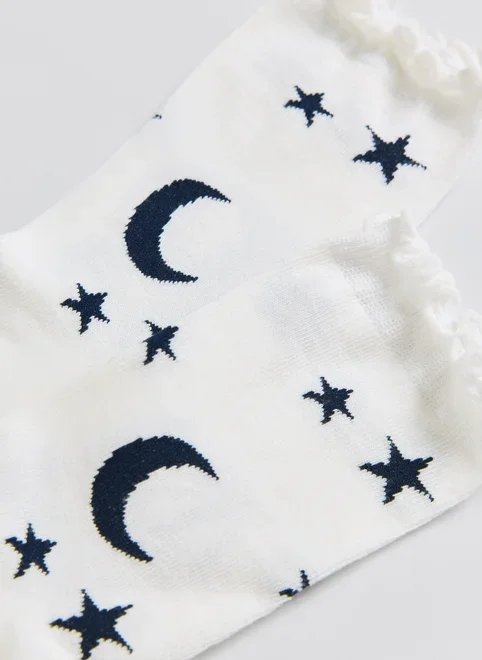 meia off‑white lua e estrelas com babado meia off‑white lua e estrelas com babado