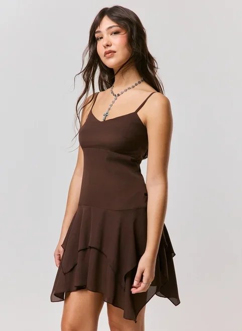 vestido mini com alça e saia assimétrica vestido mini com alça e saia assimétrica