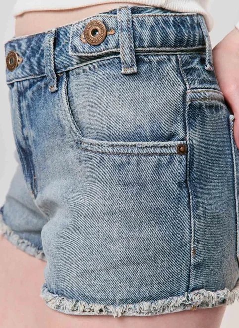 short jeans cintura baixa botões laterais short jeans cintura baixa botões laterais