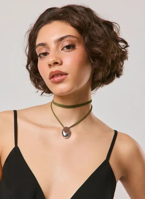 colar choker suede com pingente colar choker suede com pingente