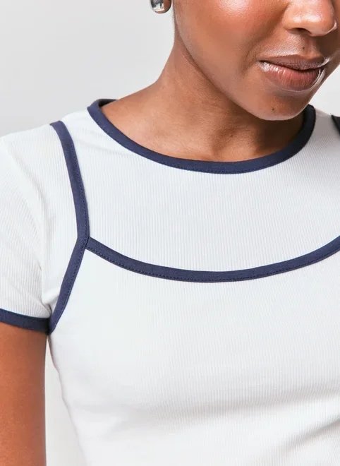 blusa sobreposição com contrastes blusa sobreposição com contrastes