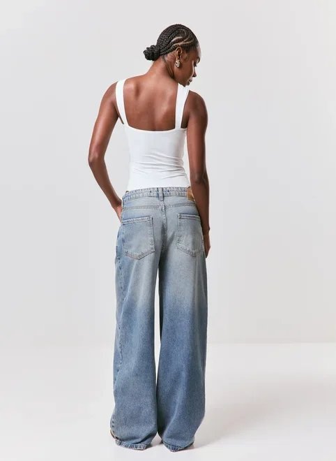 body off-white com recortes e aviamento body off-white com recortes e aviamento